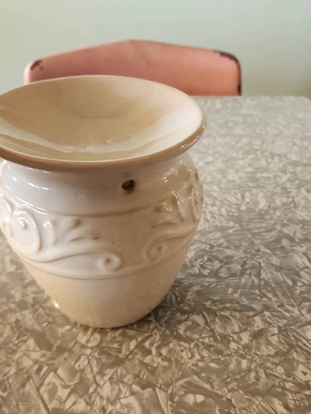 Yankee Candle Cream Decorative Ceramic Warmer with Scroll Motif